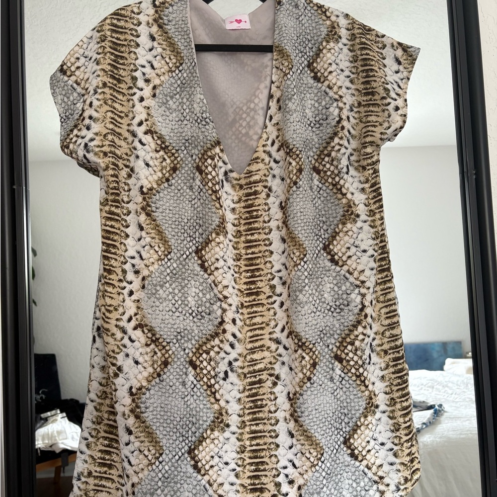 Buddy Love Snake Print V-Neck Women's mini dress.  Size large. Beautiful dress.
